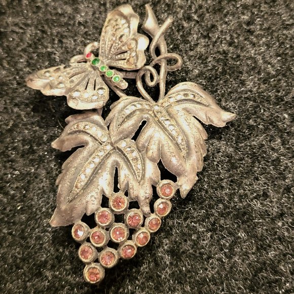 Vintage Art Deco Pot Metal Brooch with Red & Green Rhinestones - Picture 2 of 5
